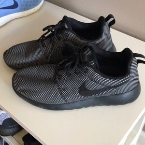 Gym shoes